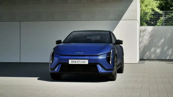 Kia EV4 ra mắt sắp tới: Đẹp ấn tượng, có cả phiên bản sedan và hatchback, nhưng dáng như xe gầm cao Kia EV4 ra mắt sắp tới: Đẹp ấn tượng, có cả phiên bản sedan và hatchback, nhưng dáng như xe gầm cao