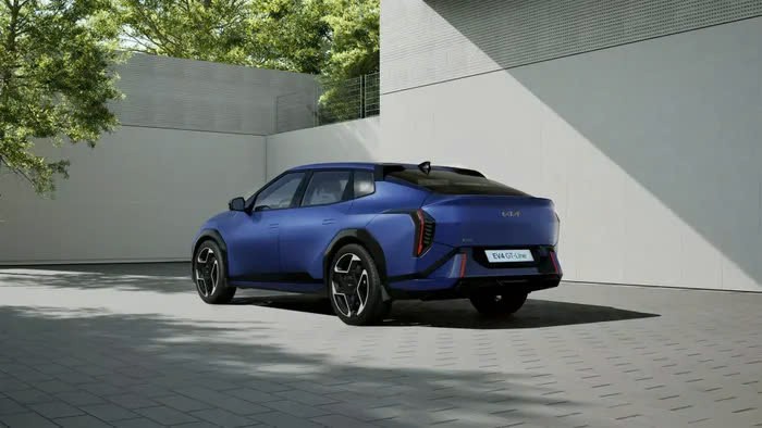 Kia EV4 ra mắt sắp tới: Đẹp ấn tượng, có cả phiên bản sedan và hatchback, nhưng dáng như xe gầm cao Kia EV4 ra mắt sắp tới: Đẹp ấn tượng, có cả phiên bản sedan và hatchback, nhưng dáng như xe gầm cao