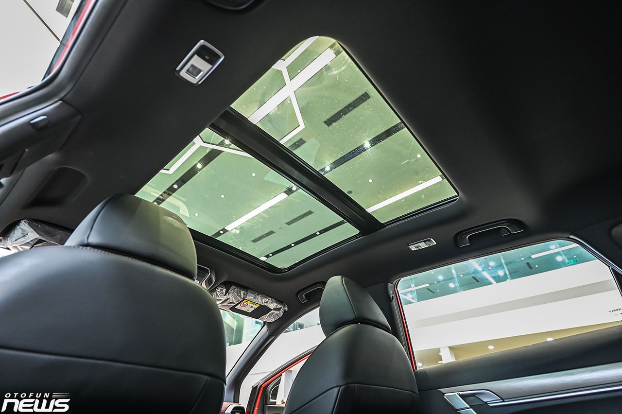 Những chi tiết "ăn tiền" của Geely Coolray Flagship so với đối thủ phân khúc SUV cỡ B Những chi tiết "ăn tiền" của Geely Coolray Flagship so với đối thủ phân khúc SUV cỡ B