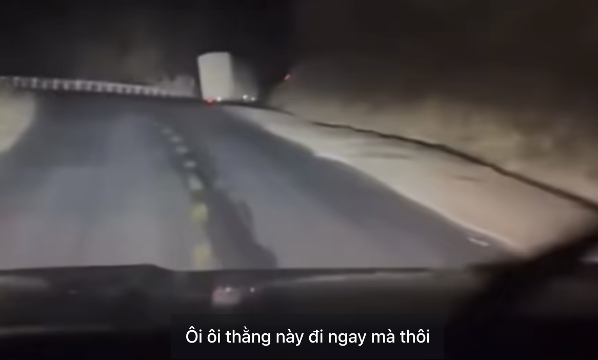 Hai tai nạn gây thương vong trẻ nhỏ liên tiếp: Tông phải người đi bộ trên cao tốc và bán tải bị đâm nát Hai tai nạn gây thương vong trẻ nhỏ liên tiếp: Tông phải người đi bộ trên cao tốc và bán tải bị đâm nát