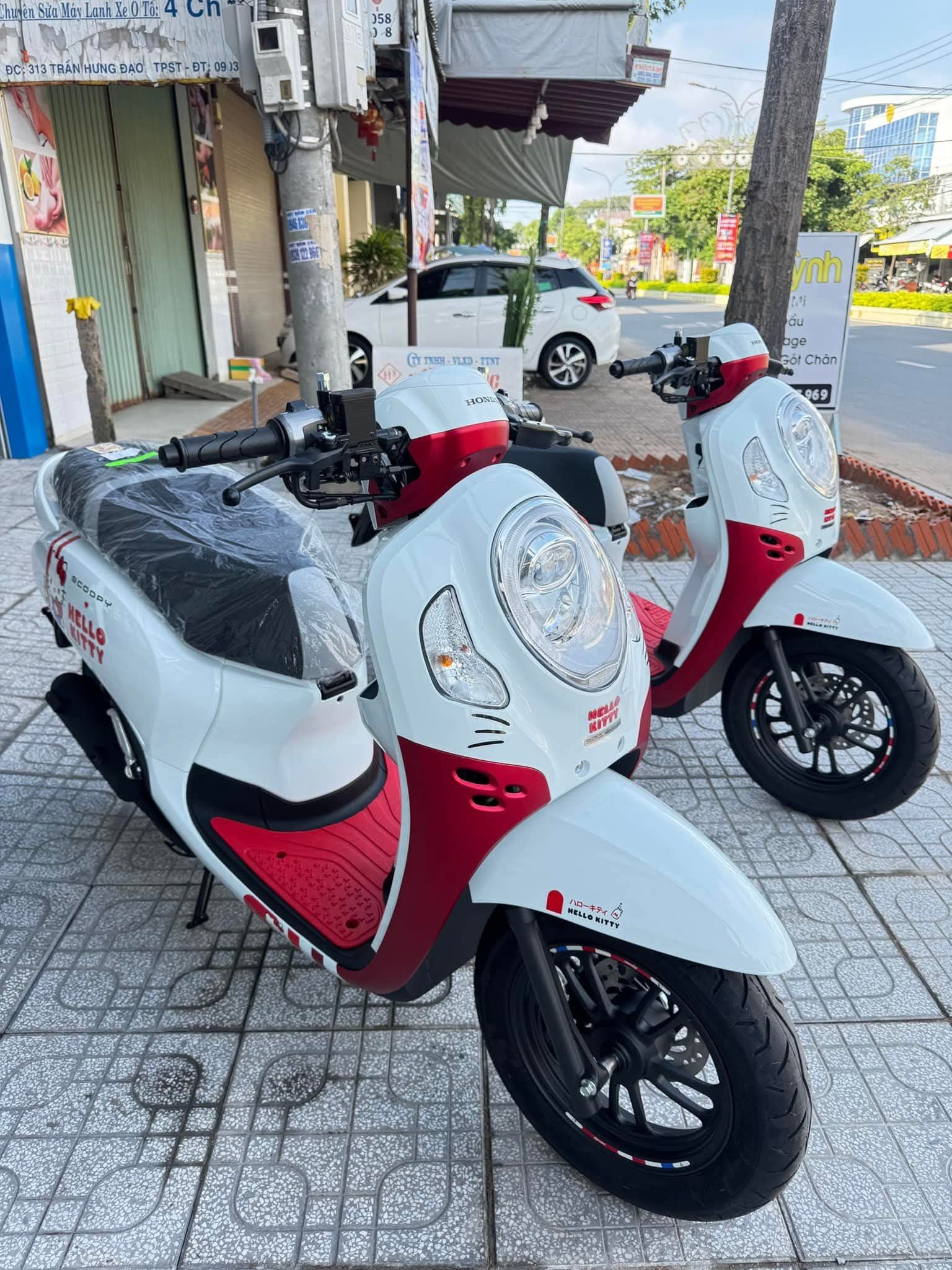 Xe tay ga giới hạn Honda Scoopy Hello Kitty, giá 89 triệu đồng tại Việt Nam Xe tay ga giới hạn Honda Scoopy Hello Kitty, giá 89 triệu đồng tại Việt Nam