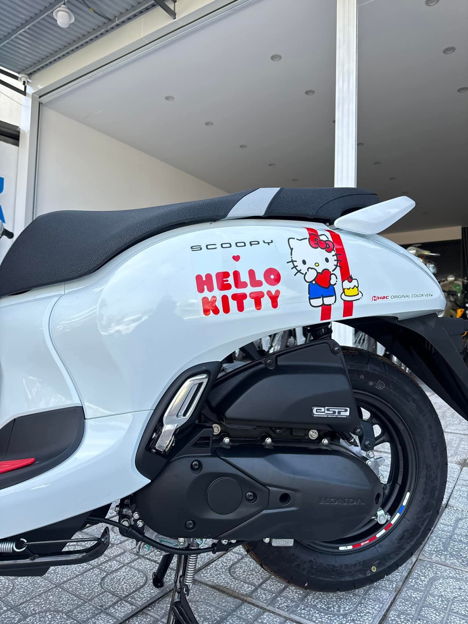 Xe tay ga giới hạn Honda Scoopy Hello Kitty, giá 89 triệu đồng tại Việt Nam Xe tay ga giới hạn Honda Scoopy Hello Kitty, giá 89 triệu đồng tại Việt Nam