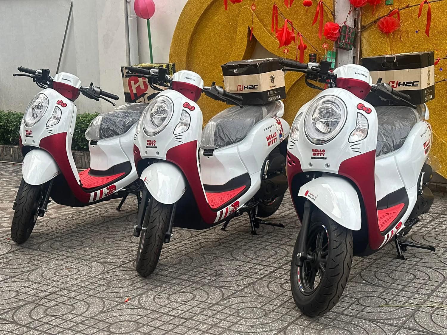 Honda Scoopy Hello Kitty Limited Edition có gia 90 triệu đồng Honda Scoopy Hello Kitty Limited Edition có gia 90 triệu đồng