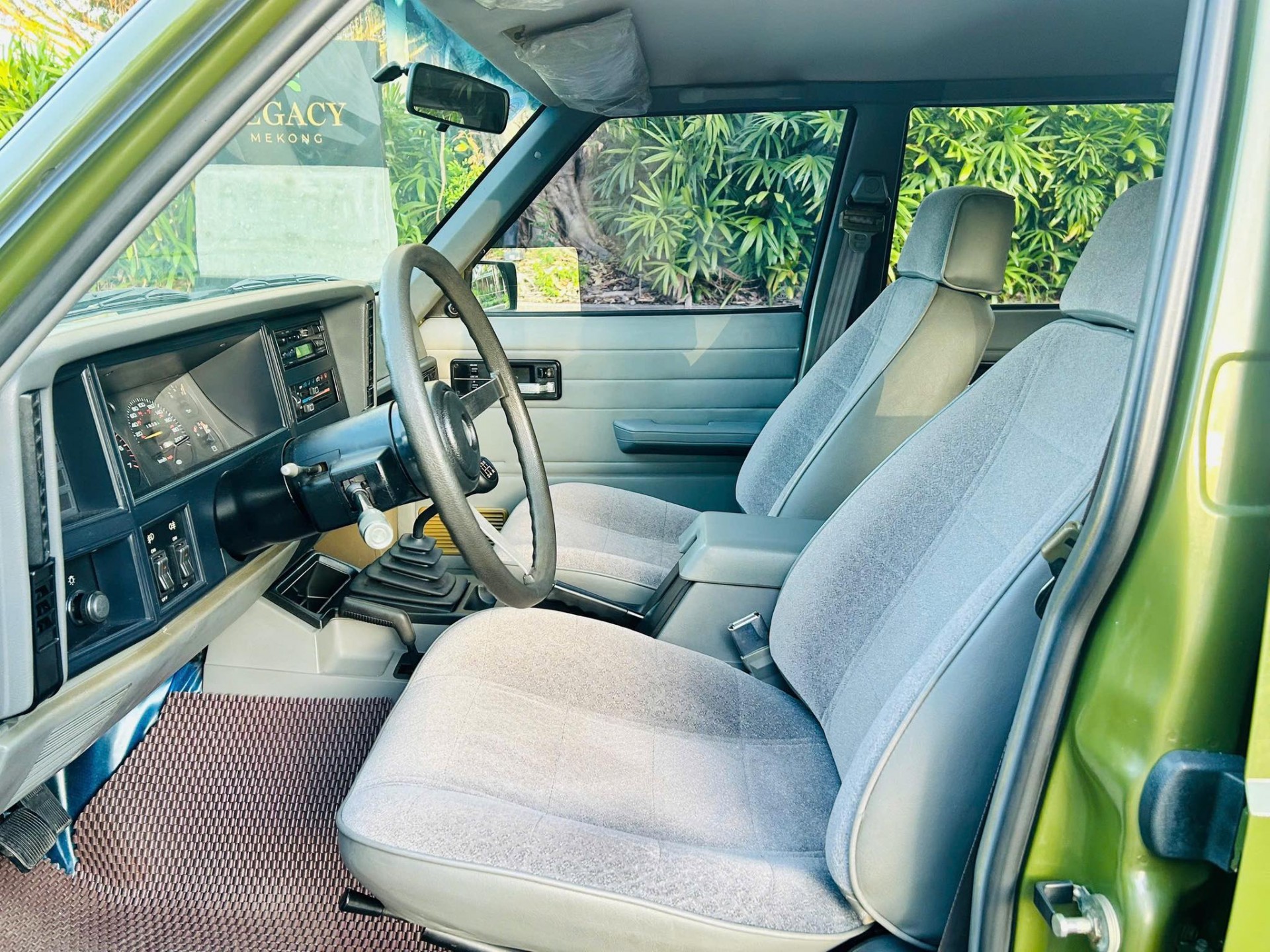 Bắt gặp Jeep Cherokee 21 năm tuổi, còn nguyên như mới tại Long An Bắt gặp Jeep Cherokee 21 năm tuổi, còn nguyên như mới tại Long An