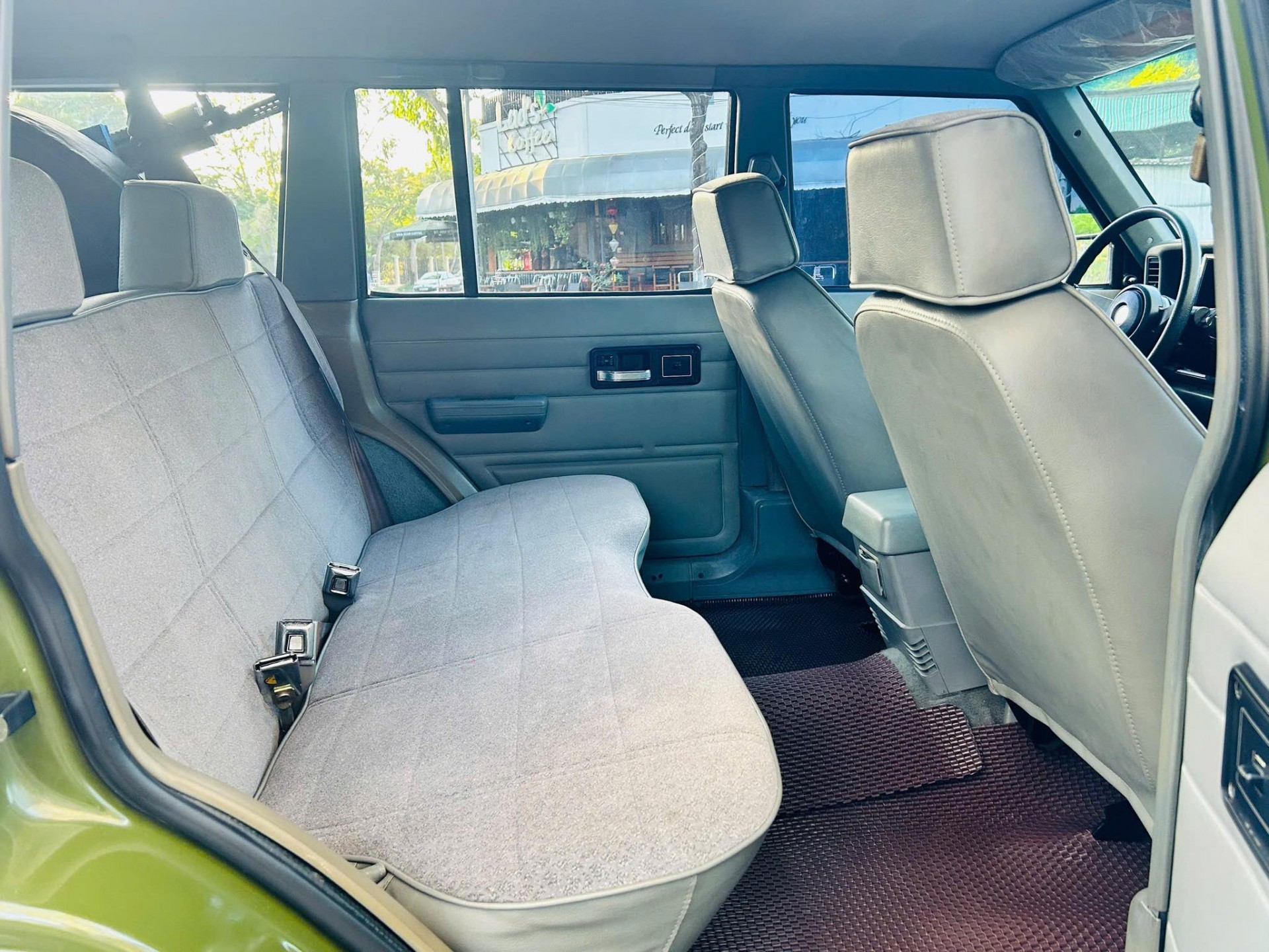 Bắt gặp Jeep Cherokee 21 năm tuổi, còn nguyên như mới tại Long An Bắt gặp Jeep Cherokee 21 năm tuổi, còn nguyên như mới tại Long An