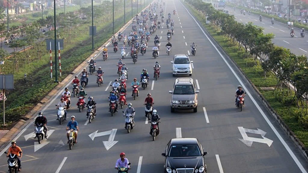 Ô tô đi sai làn đường phạt bao nhiêu tiền Ô tô đi sai làn đường phạt bao nhiêu tiền