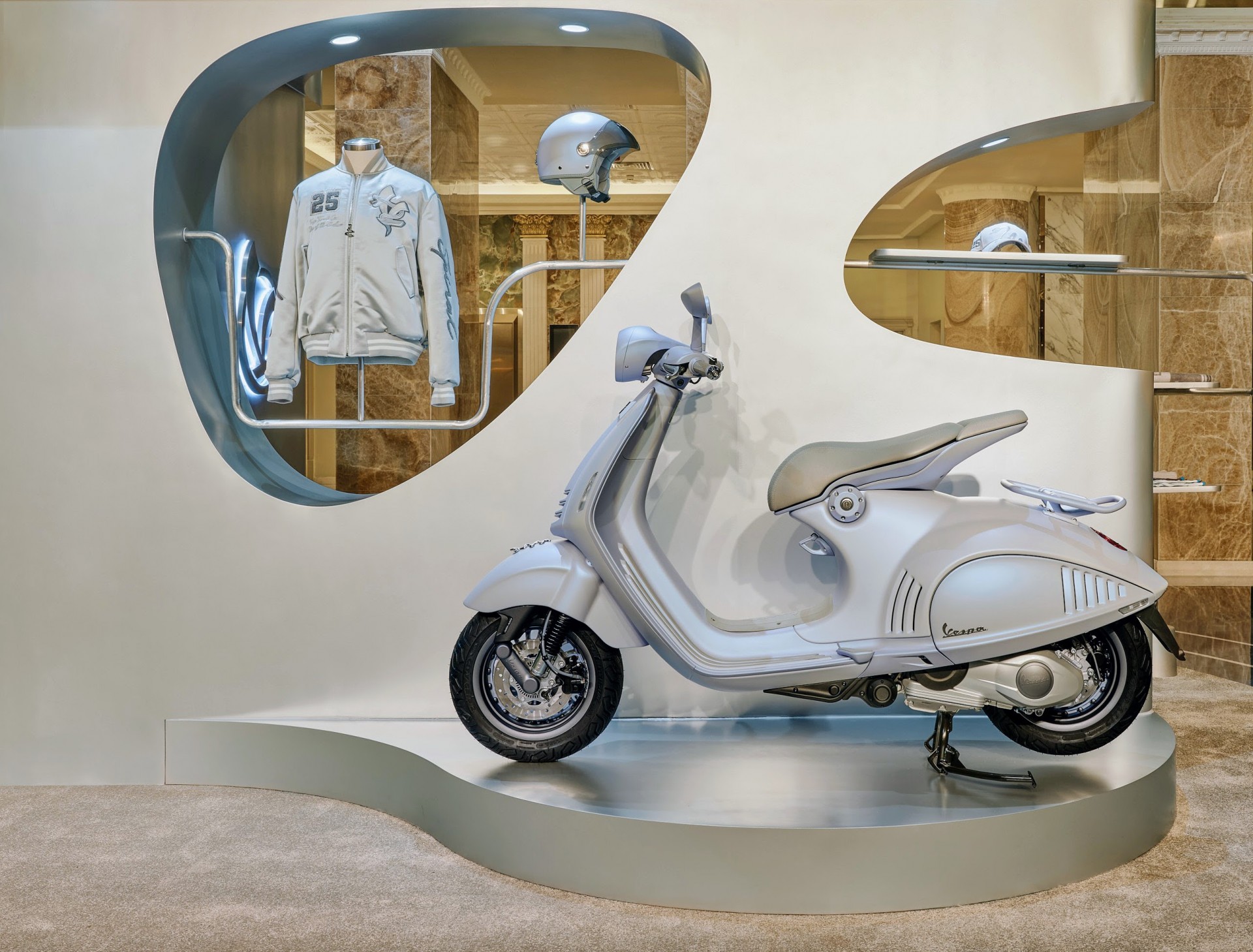 Vespa 946 ra mắt phiên bản đặc biệt cho năm Ất Tỵ, màu sơn cực lạ Vespa 946 ra mắt phiên bản đặc biệt cho năm Ất Tỵ, màu sơn cực lạ