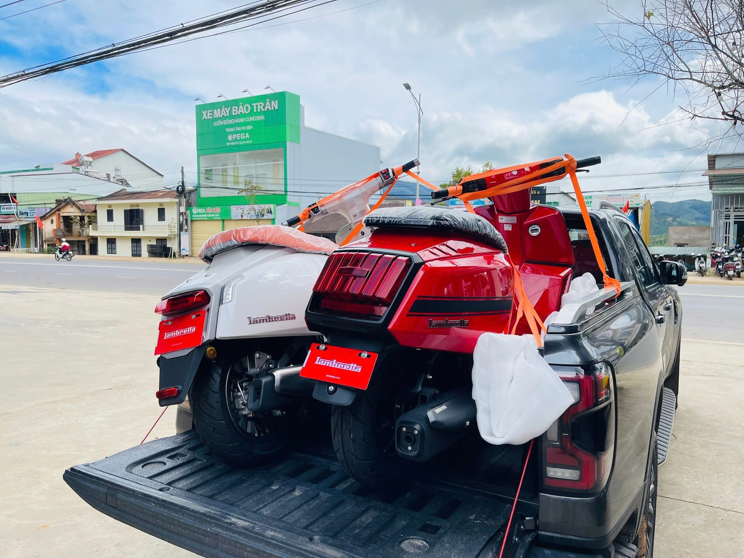 Bắt gặp bộ đôi Lambretta sắp được phân phối chính hãng tại Việt Nam Bắt gặp bộ đôi Lambretta sắp được phân phối chính hãng tại Việt Nam