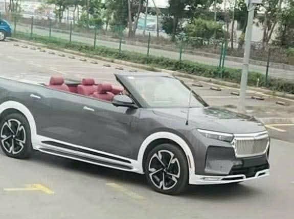Chiếc xe được cho là VinFast VF 9 mui trần lần đầu lộ diện Chiếc xe được cho là VinFast VF 9 mui trần lần đầu lộ diện