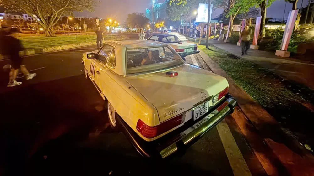 Cận cảnh dàn xe Mercedes-Benz gần 80 tỷ đồng xuất hiện tại Buôn Ma Thuột Cận cảnh dàn xe Mercedes-Benz gần 80 tỷ đồng xuất hiện tại Buôn Ma Thuột