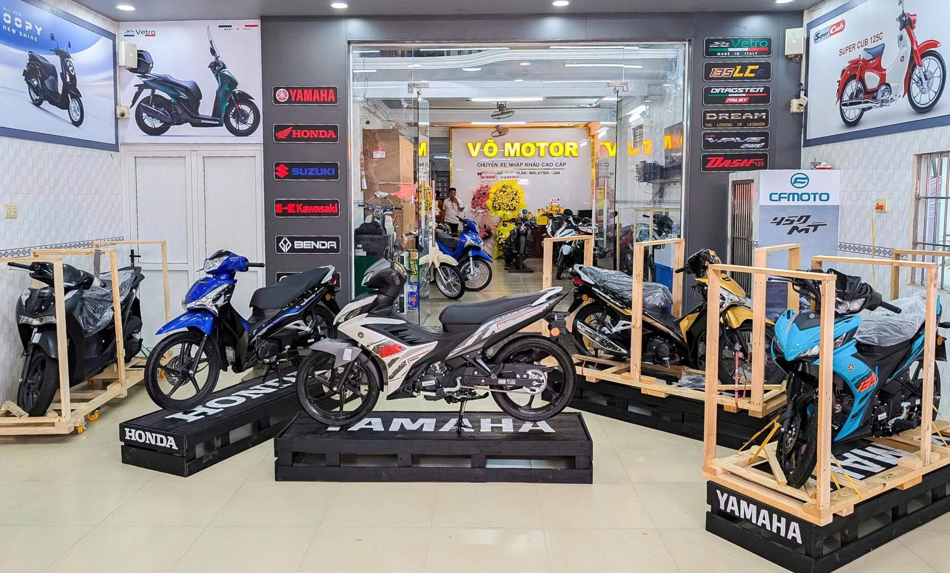 Honda Wave 125i và Yamaha 135LC Fi nhập khẩu Malaysia bất ngờ xuất hiện tại Việt Nam Honda Wave 125i và Yamaha 135LC Fi nhập khẩu Malaysia bất ngờ xuất hiện tại Việt Nam