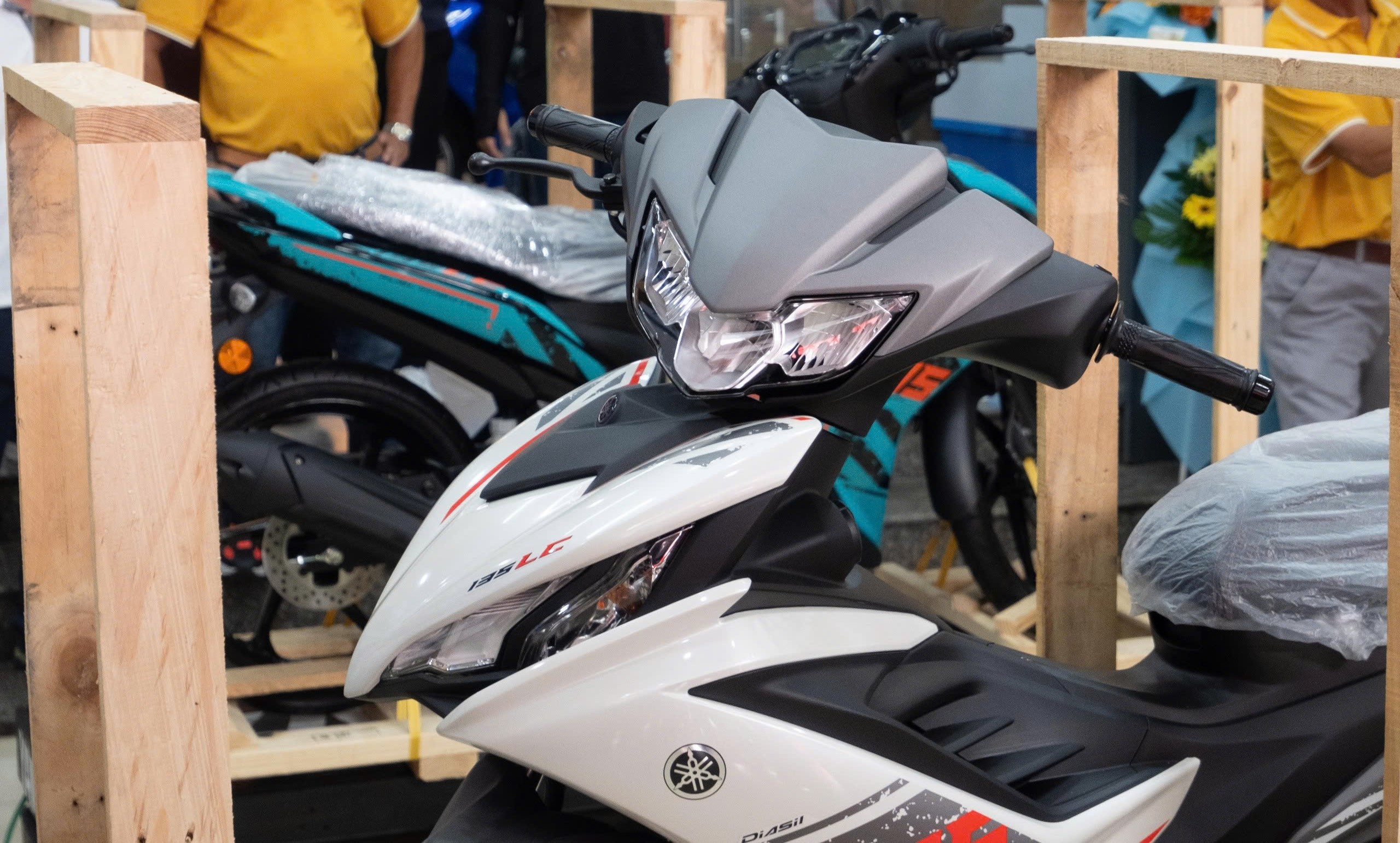 Honda Wave 125i và Yamaha 135LC Fi nhập khẩu Malaysia bất ngờ xuất hiện tại Việt Nam Honda Wave 125i và Yamaha 135LC Fi nhập khẩu Malaysia bất ngờ xuất hiện tại Việt Nam