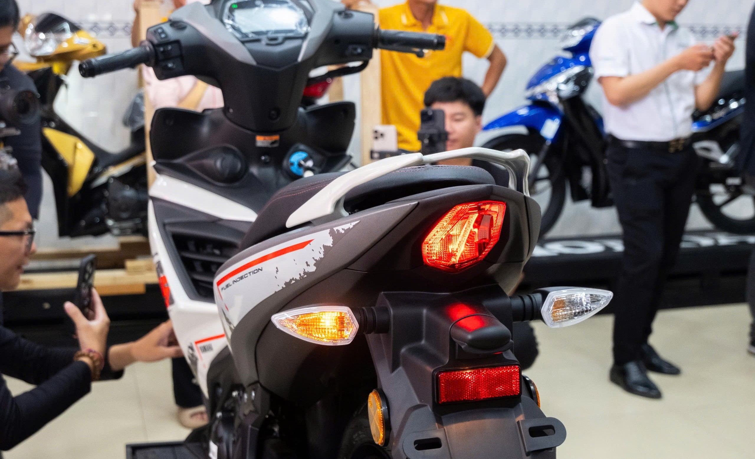 Honda Wave 125i và Yamaha 135LC Fi nhập khẩu Malaysia bất ngờ xuất hiện tại Việt Nam Honda Wave 125i và Yamaha 135LC Fi nhập khẩu Malaysia bất ngờ xuất hiện tại Việt Nam