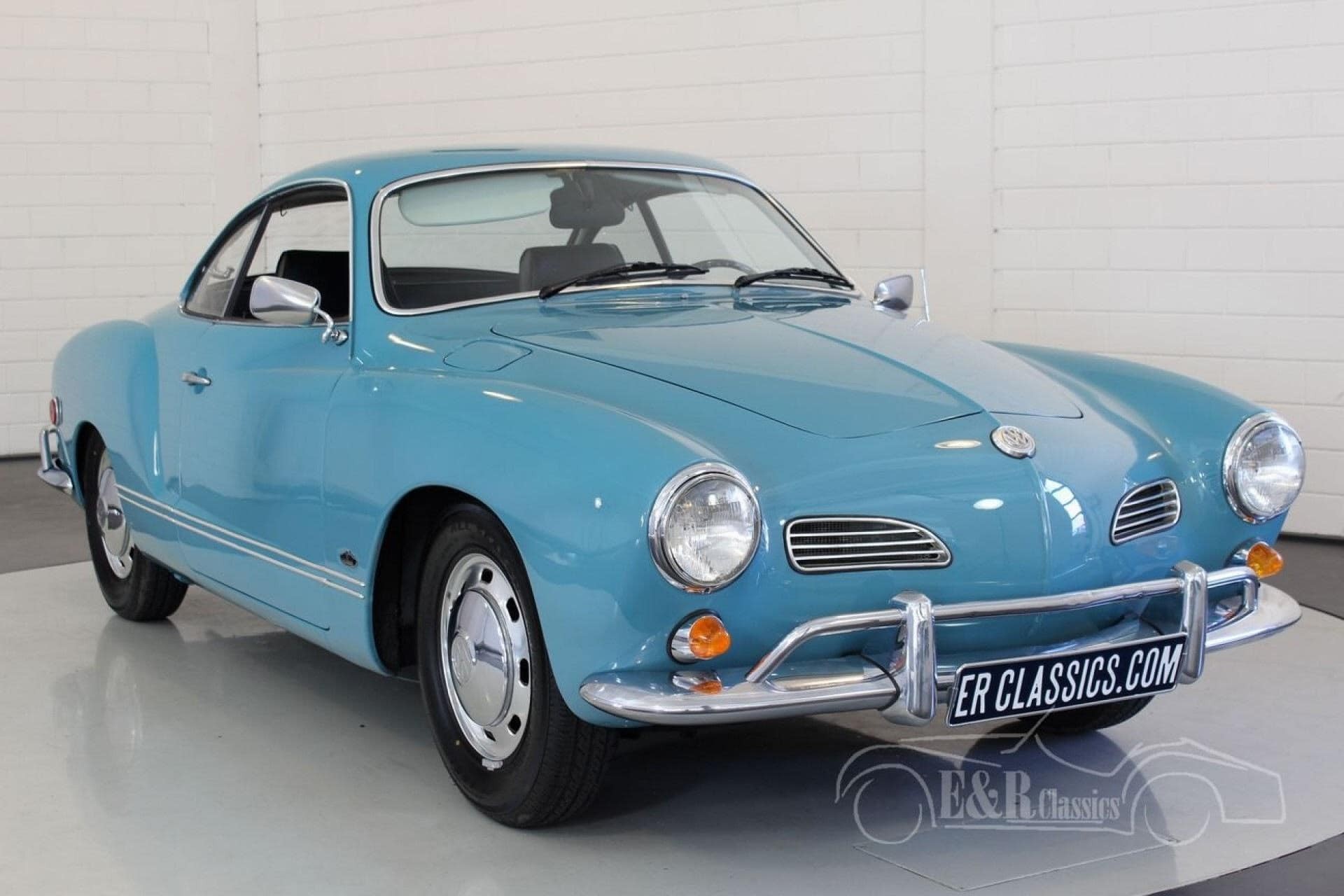'Bọ hiếm' Volkswagen Karmann Ghia qua lời kể của tay chơi xế cổ Sài thành 'Bọ hiếm' Volkswagen Karmann Ghia qua lời kể của tay chơi xế cổ Sài thành
