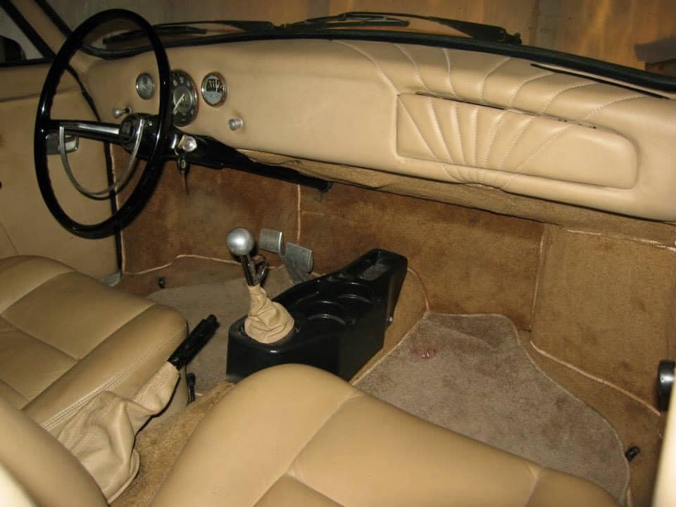 'Bọ hiếm' Volkswagen Karmann Ghia qua lời kể của tay chơi xế cổ Sài thành 'Bọ hiếm' Volkswagen Karmann Ghia qua lời kể của tay chơi xế cổ Sài thành