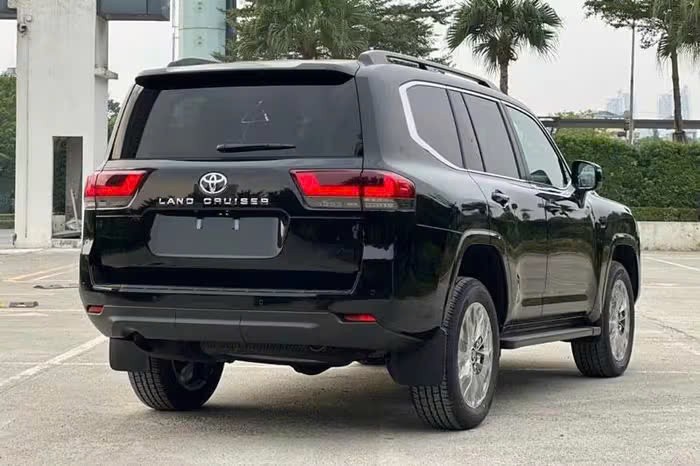 Toyota Land Cruiser 2025 thêm những trang bị gì mà tăng giá 300 triệu? Toyota Land Cruiser 2025 thêm những trang bị gì mà tăng giá 300 triệu?
