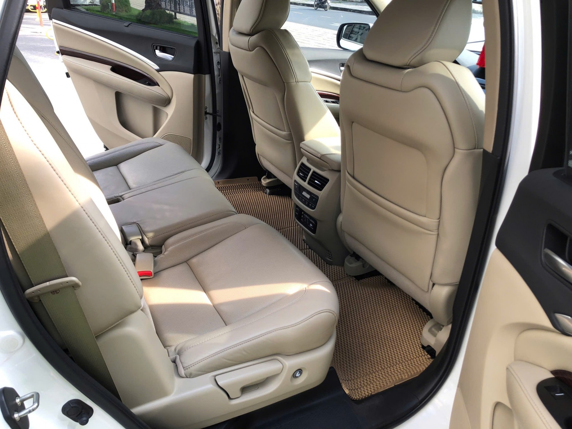 Acura MDX 2013, SUV độc lạ với giá chỉ 1,28 tỷ đồng tại Việt Nam Acura MDX 2013, SUV độc lạ với giá chỉ 1,28 tỷ đồng tại Việt Nam