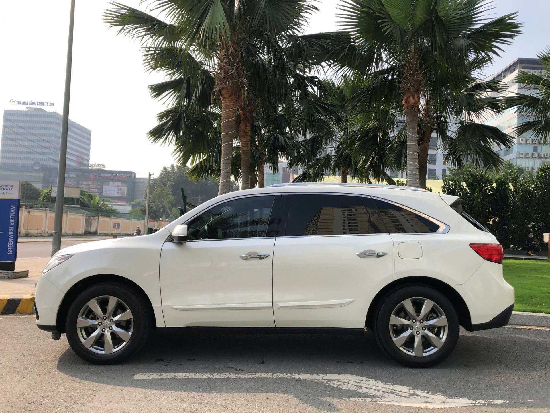 Acura MDX 2013, SUV độc lạ với giá chỉ 1,28 tỷ đồng tại Việt Nam Acura MDX 2013, SUV độc lạ với giá chỉ 1,28 tỷ đồng tại Việt Nam