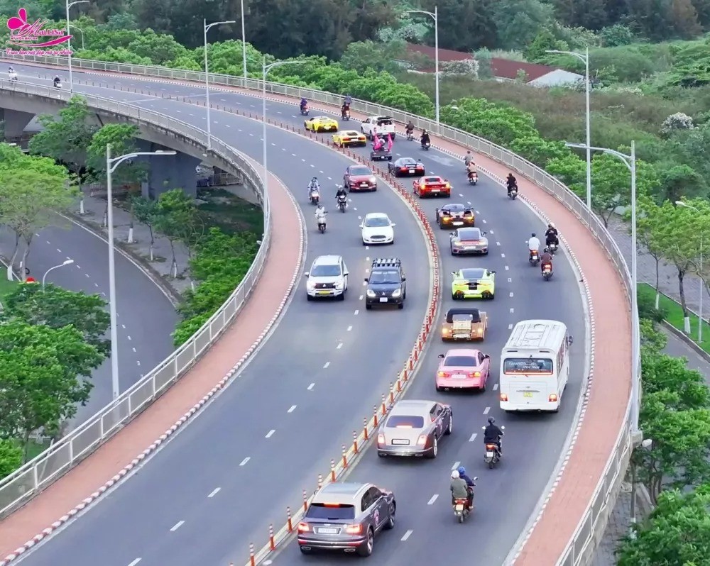 Dàn siêu xe vượt đèn đỏ ở Đà Nẵng: Thu 11 giấy phép lái xe, phạt gần 200 triệu đồng