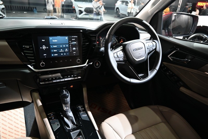 Isuzu mu-X 2025 lần đầu lộ diện tại Việt Nam: Kích thước mâm mới, có ít nhất ba phiên bản Isuzu mu-X 2025 lần đầu lộ diện tại Việt Nam: Kích thước mâm mới, có ít nhất ba phiên bản