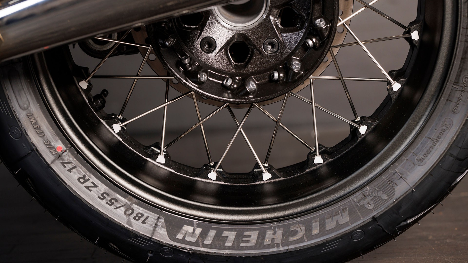Mô tô cổ điển BMW R 12 nineT nhận đặt hàng với mức giá tương đương Kia Seltos Mô tô cổ điển BMW R 12 nineT nhận đặt hàng với mức giá tương đương Kia Seltos