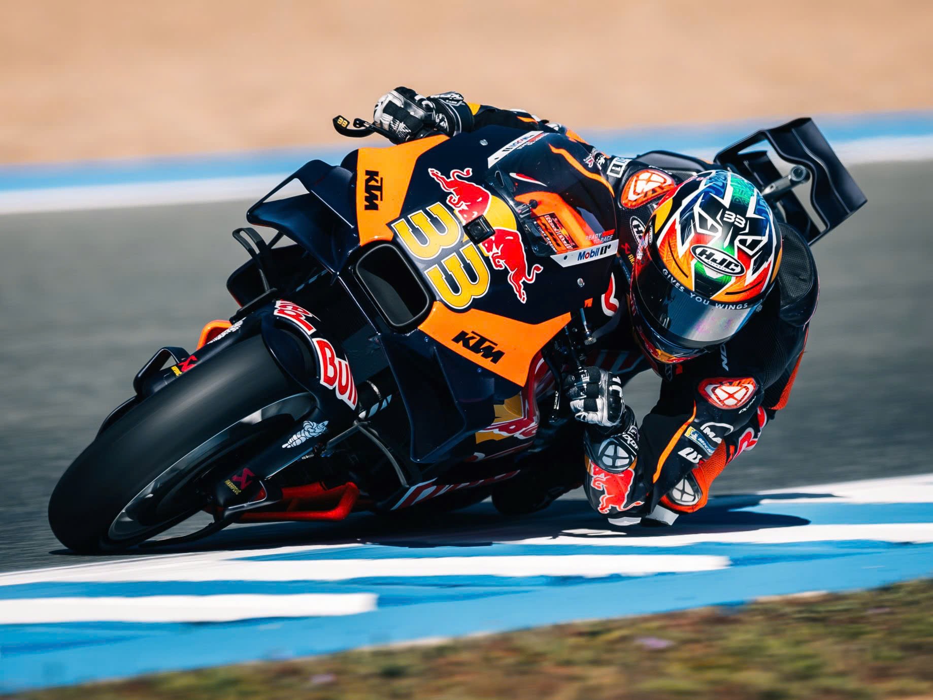 Tại sao có vết sẹo dài trên cẳng tay các tay đua Moto GP? Tại sao có vết sẹo dài trên cẳng tay các tay đua Moto GP?