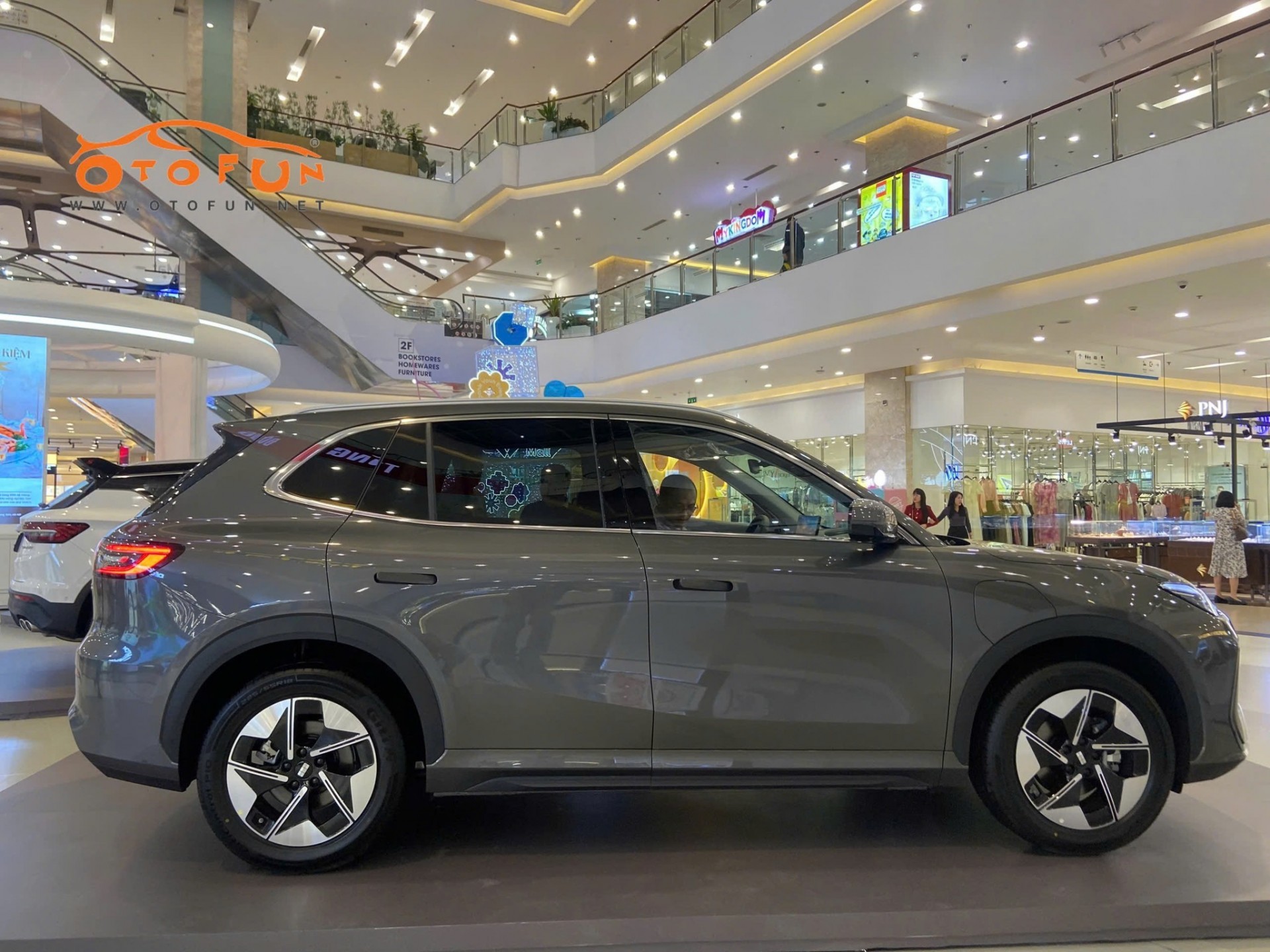 Cận cảnh xe điện Geely EX5: Thiết kế đẹp mắt, đối thủ đáng gờm của VinFast VF6 Cận cảnh xe điện Geely EX5: Thiết kế đẹp mắt, đối thủ đáng gờm của VinFast VF6