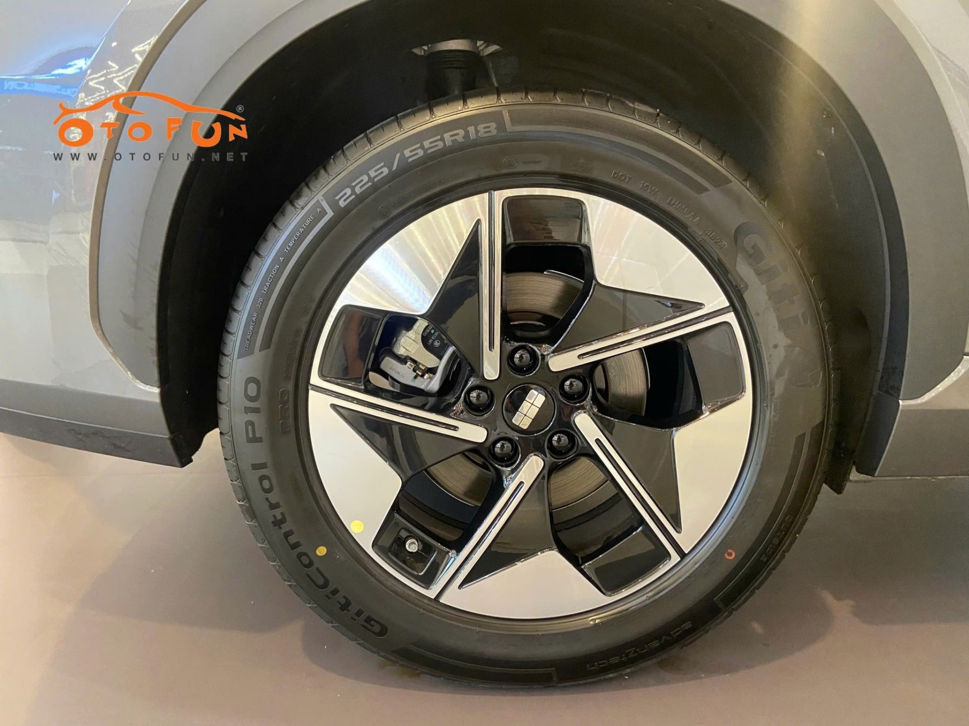 Cận cảnh xe điện Geely Ex5: Thiết kế đẹp mắt, đối thủ đáng gờm của VinFast VF6 Cận cảnh xe điện Geely Ex5: Thiết kế đẹp mắt, đối thủ đáng gờm của VinFast VF6