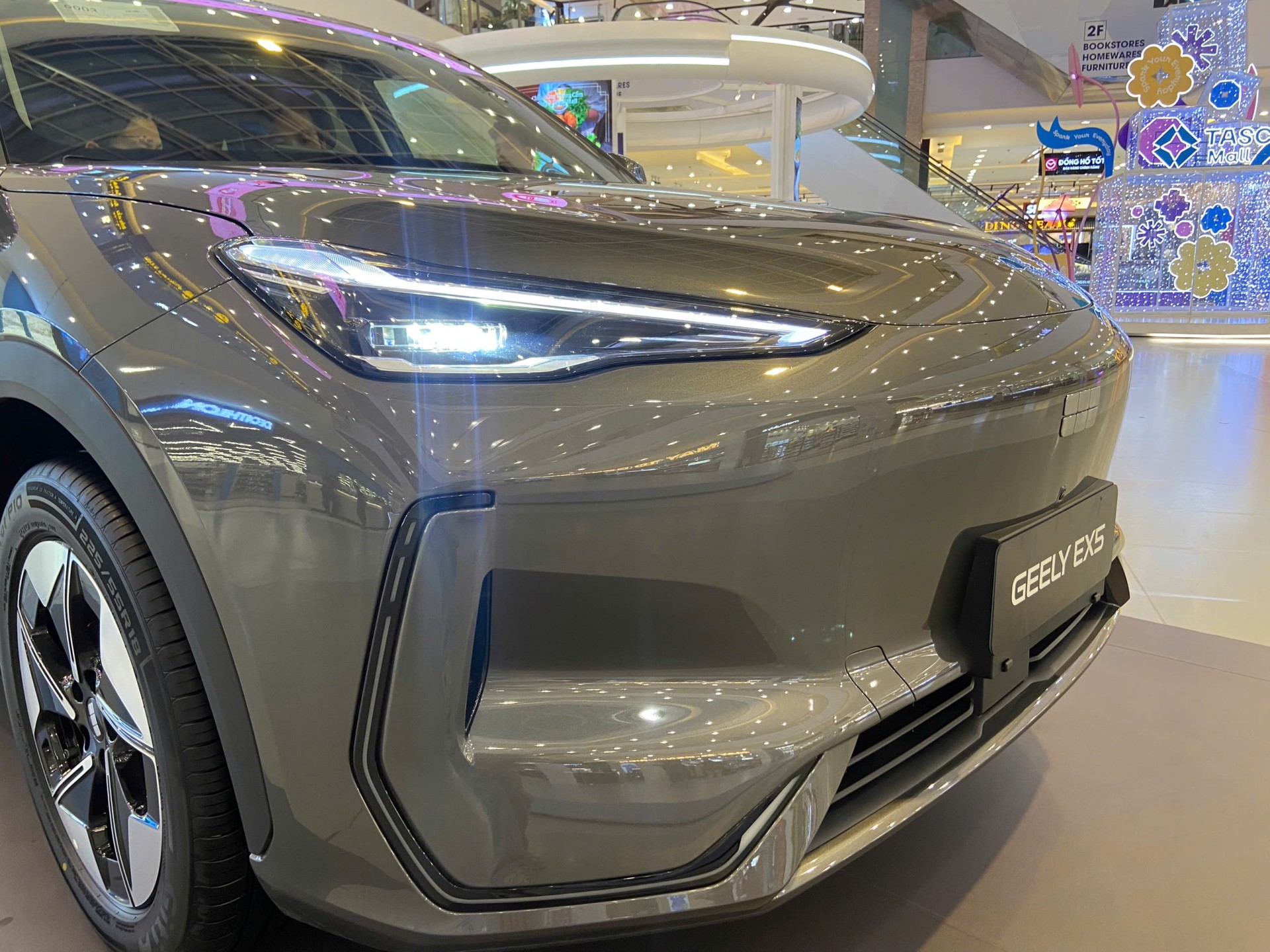 Cận cảnh xe điện Geely Ex5: Thiết kế đẹp mắt, đối thủ đáng gờm của VinFast VF6 Cận cảnh xe điện Geely Ex5: Thiết kế đẹp mắt, đối thủ đáng gờm của VinFast VF6