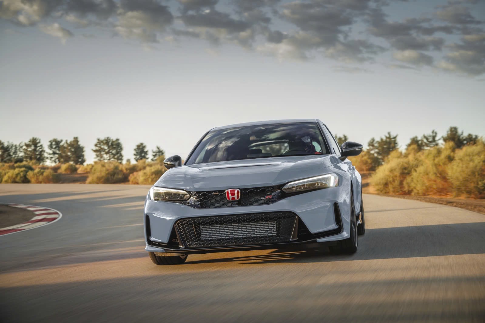 Honda Civic Type R tăng giá bán hơn 600 triệu tại Việt Nam Honda Civic Type R tăng giá bán hơn 600 triệu tại Việt Nam