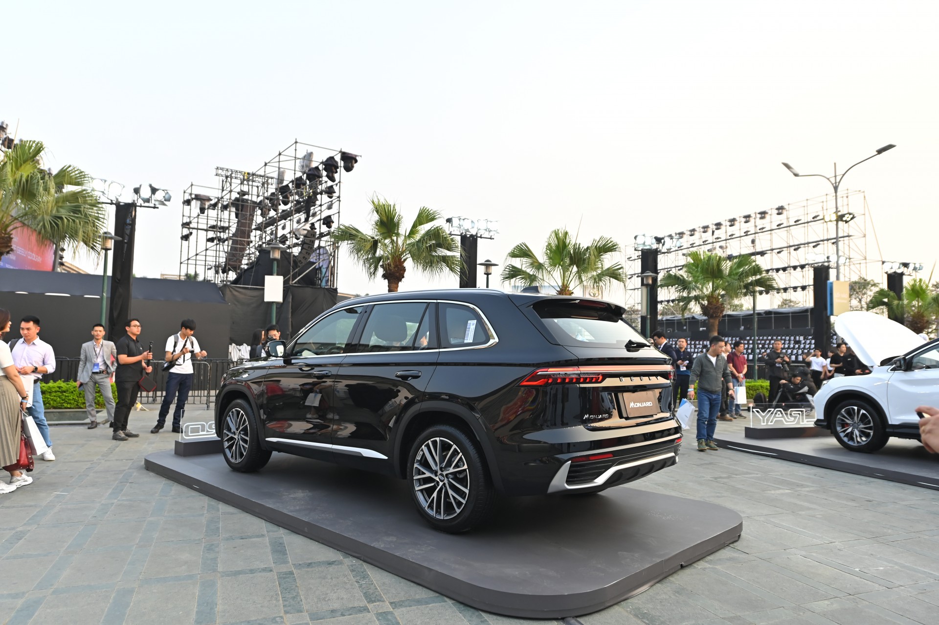 Chi tiết mẫu xe Trung Quốc Geely Monjaro: SUV cỡ D nhưng giá dưới một tỷ đồng, nhiều trang bị lạ