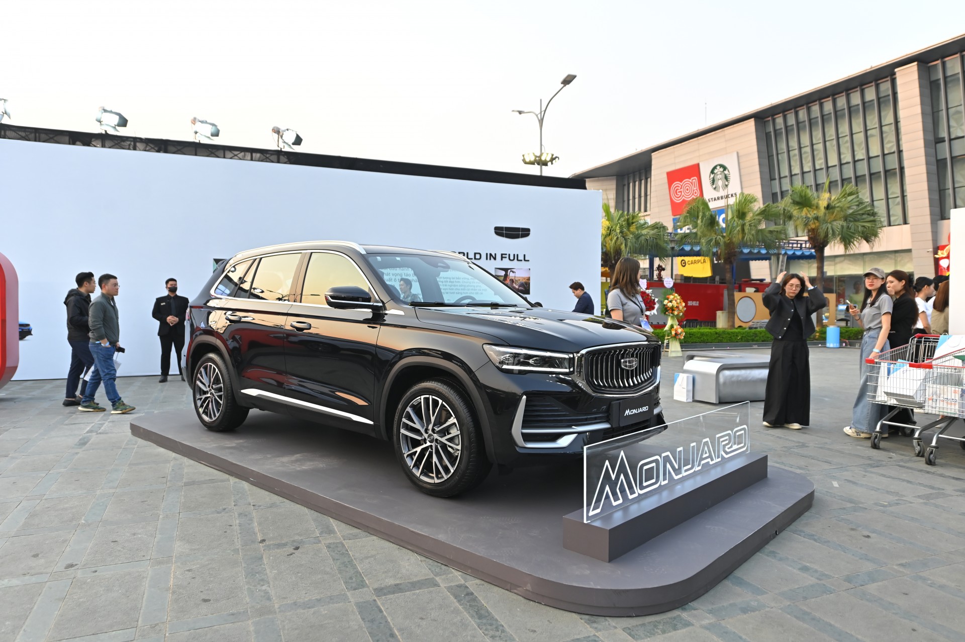 Chi tiết mẫu xe Trung Quốc Geely Monjaro: SUV cỡ D nhưng giá dưới một tỷ đồng, nhiều trang bị lạ