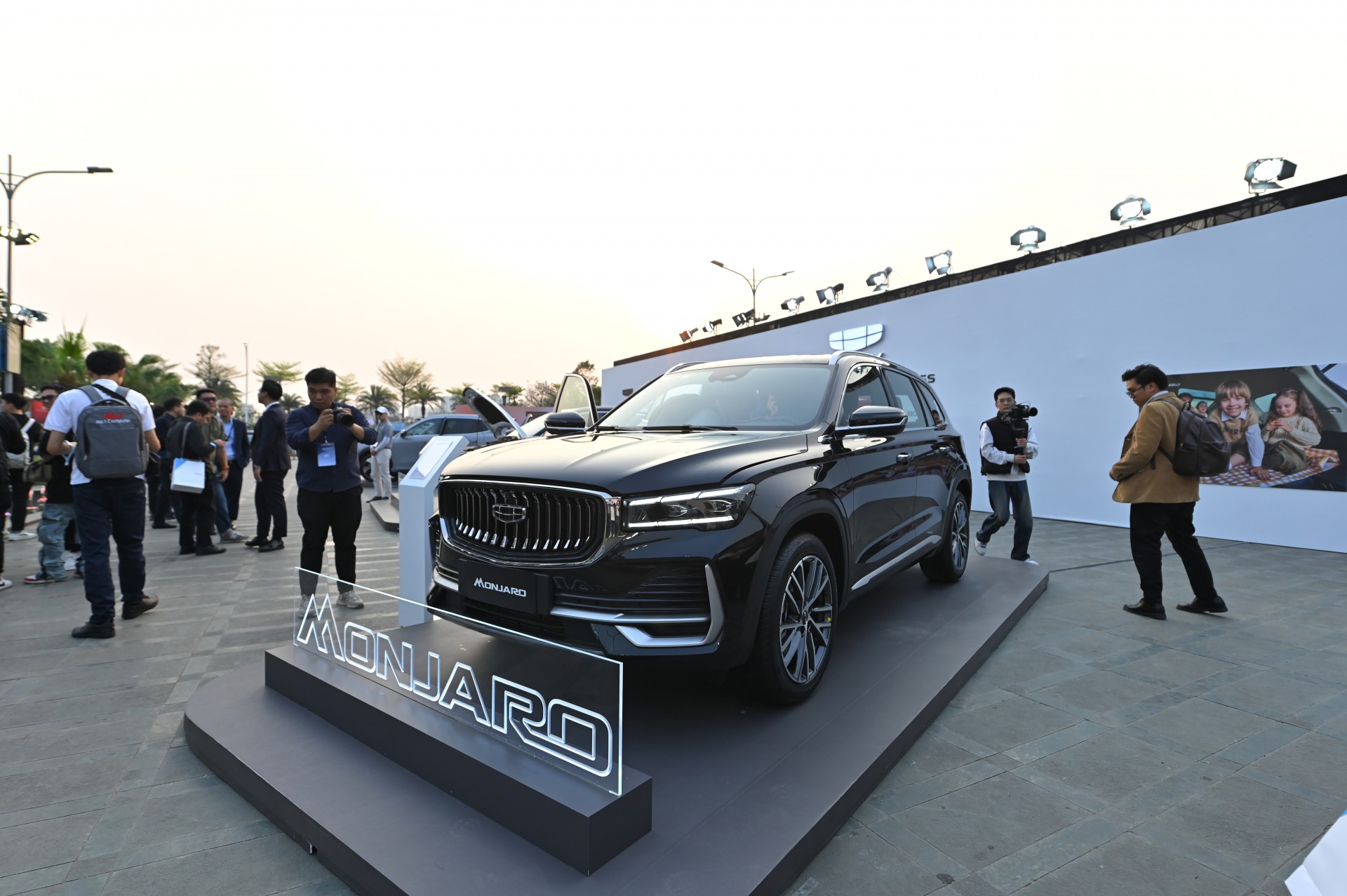 Chi tiết xe Trung Quốc Geely Monjaro: SUV cỡ D nhiều trang bị lạ