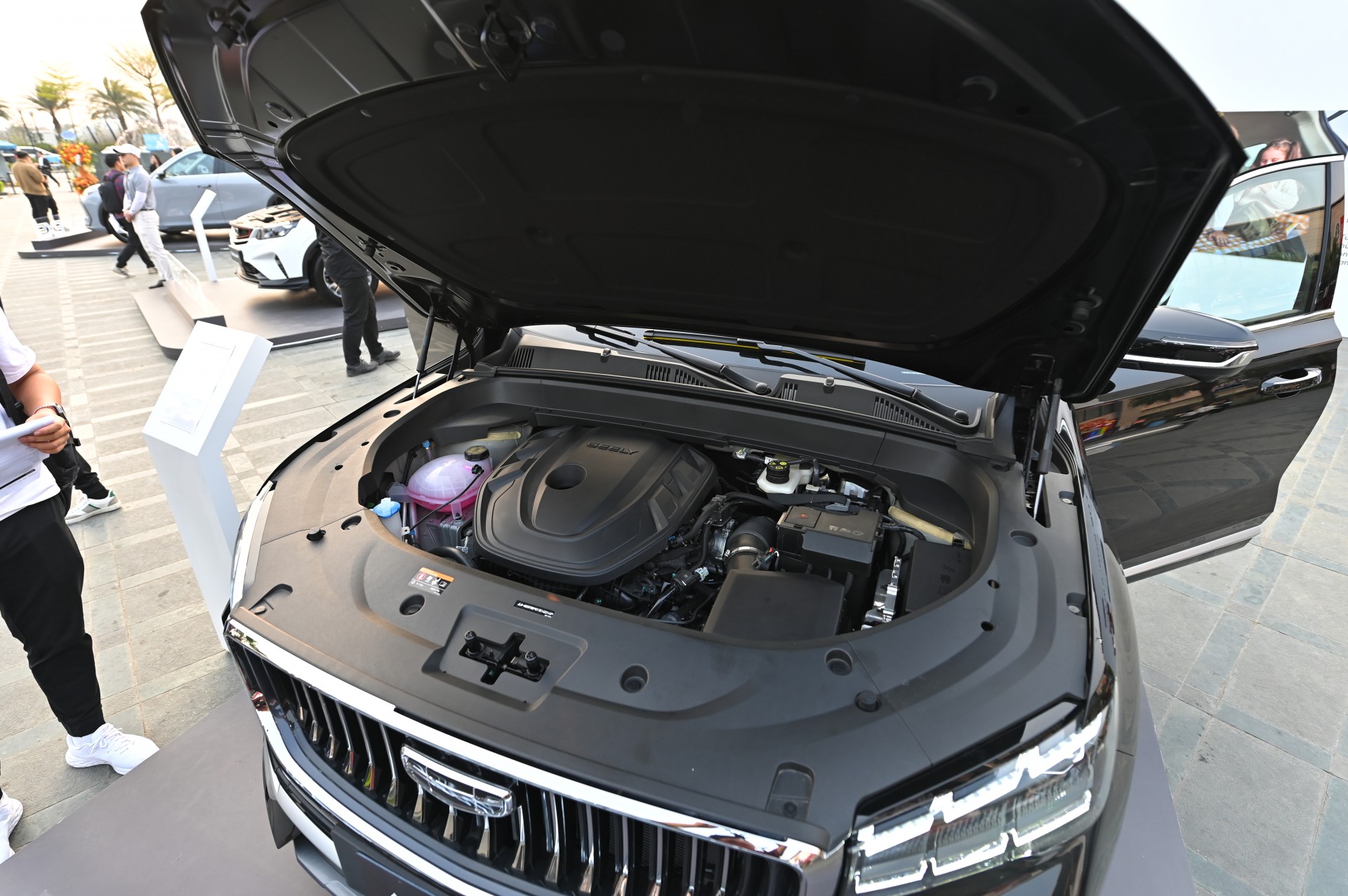 Chi tiết mẫu xe Trung Quốc Geely Monjaro: SUV cỡ D nhưng giá dưới một tỷ đồng, nhiều trang bị lạ Chi tiết mẫu xe Trung Quốc Geely Monjaro: SUV cỡ D nhưng giá dưới một tỷ đồng, nhiều trang bị lạ