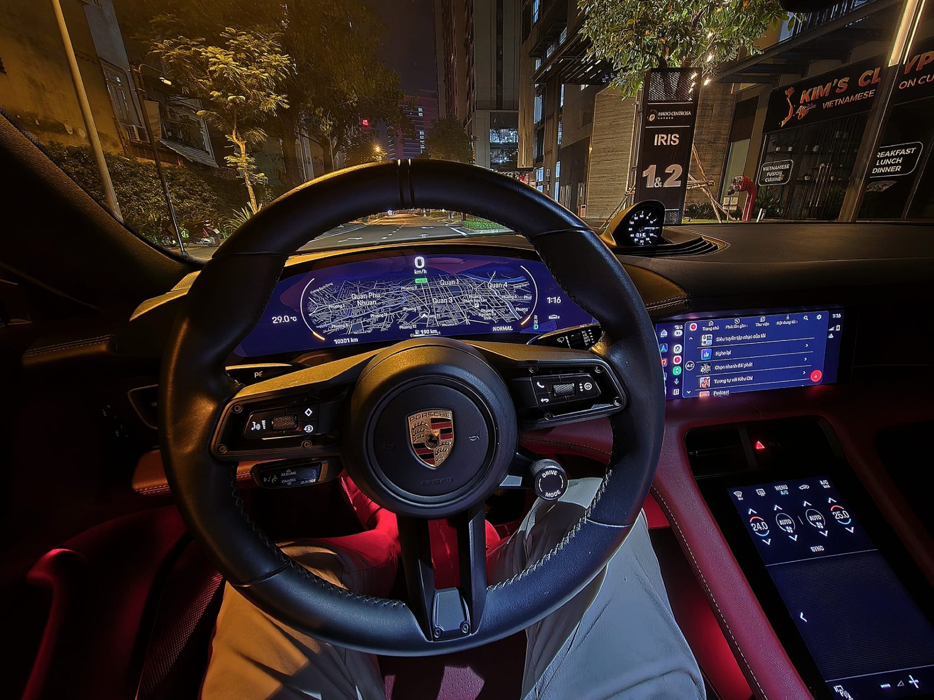 OFer đánh giá Porsche Taycan điện sau 20.000 km: Vận hành êm ái, nhưng hàng ghế sau không thoải mái OFer đánh giá Porsche Taycan điện sau 20.000 km: Vận hành êm ái, nhưng hàng ghế sau không thoải mái