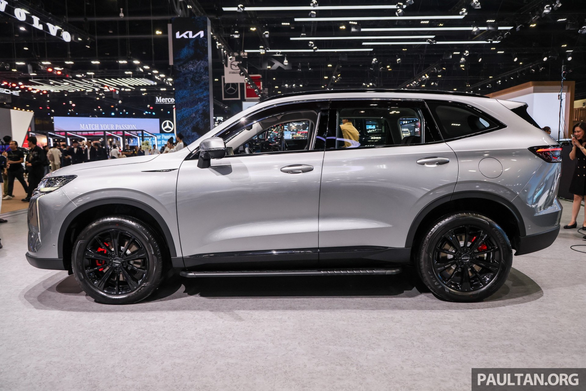 Haval H6 Facelift ra mắt, ngoại hình mới, bản PHEV trang bị pin LFP nhưng bị giảm dung lượng Haval H6 Facelift ra mắt, ngoại hình mới, bản PHEV trang bị pin LFP nhưng bị giảm dung lượng