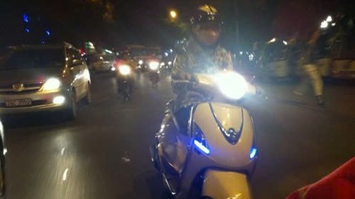 Đèn pha, đèn cốt xe máy không sáng: Nguyên nhân và cách khắc phục