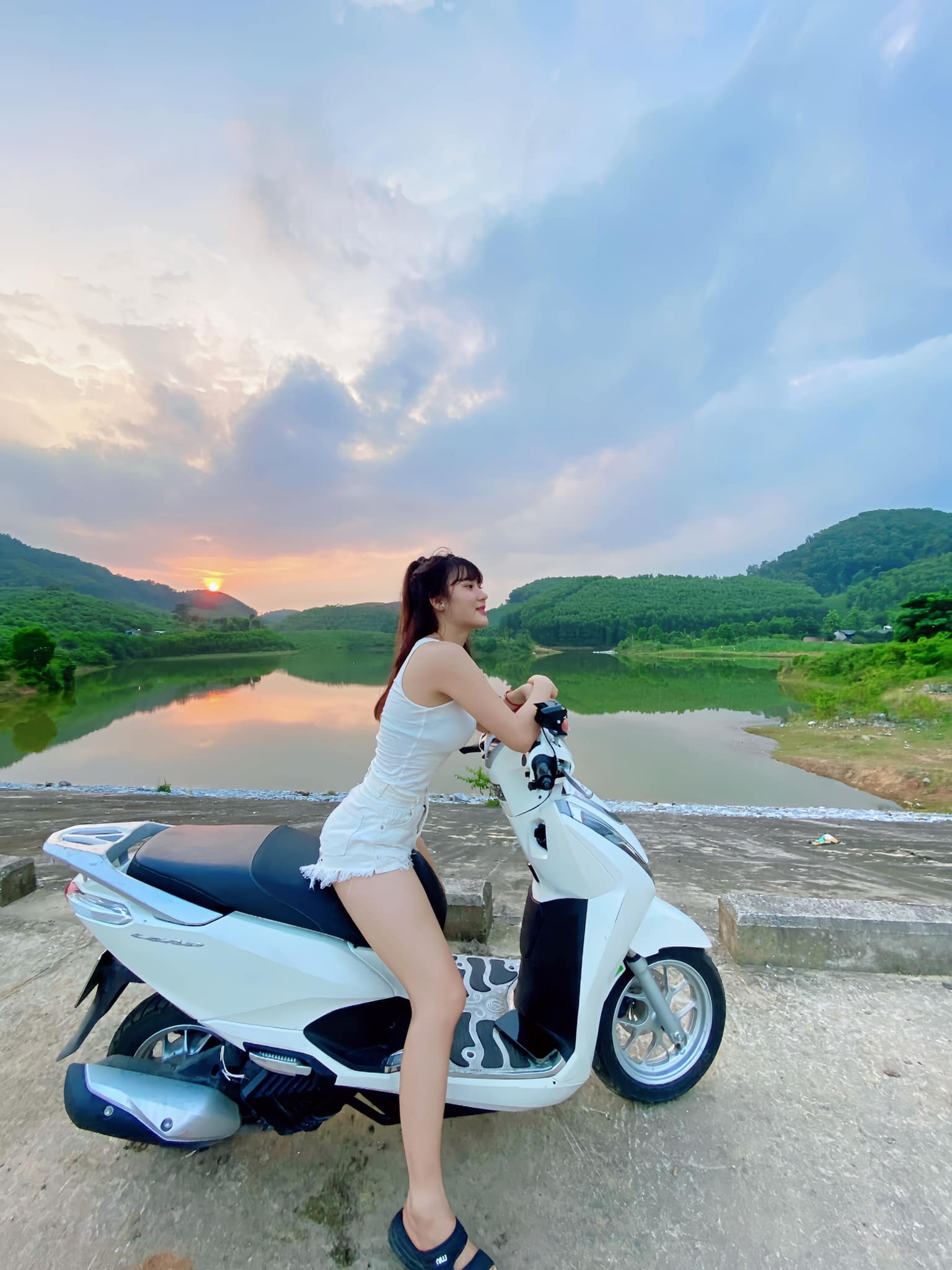 Cô gái Tuyên Quang xinh đẹp, Tiktoker nổi tiếng và đam mê lái xe tải 30 tấn Cô gái Tuyên Quang xinh đẹp, Tiktoker nổi tiếng và đam mê lái xe tải 30 tấn