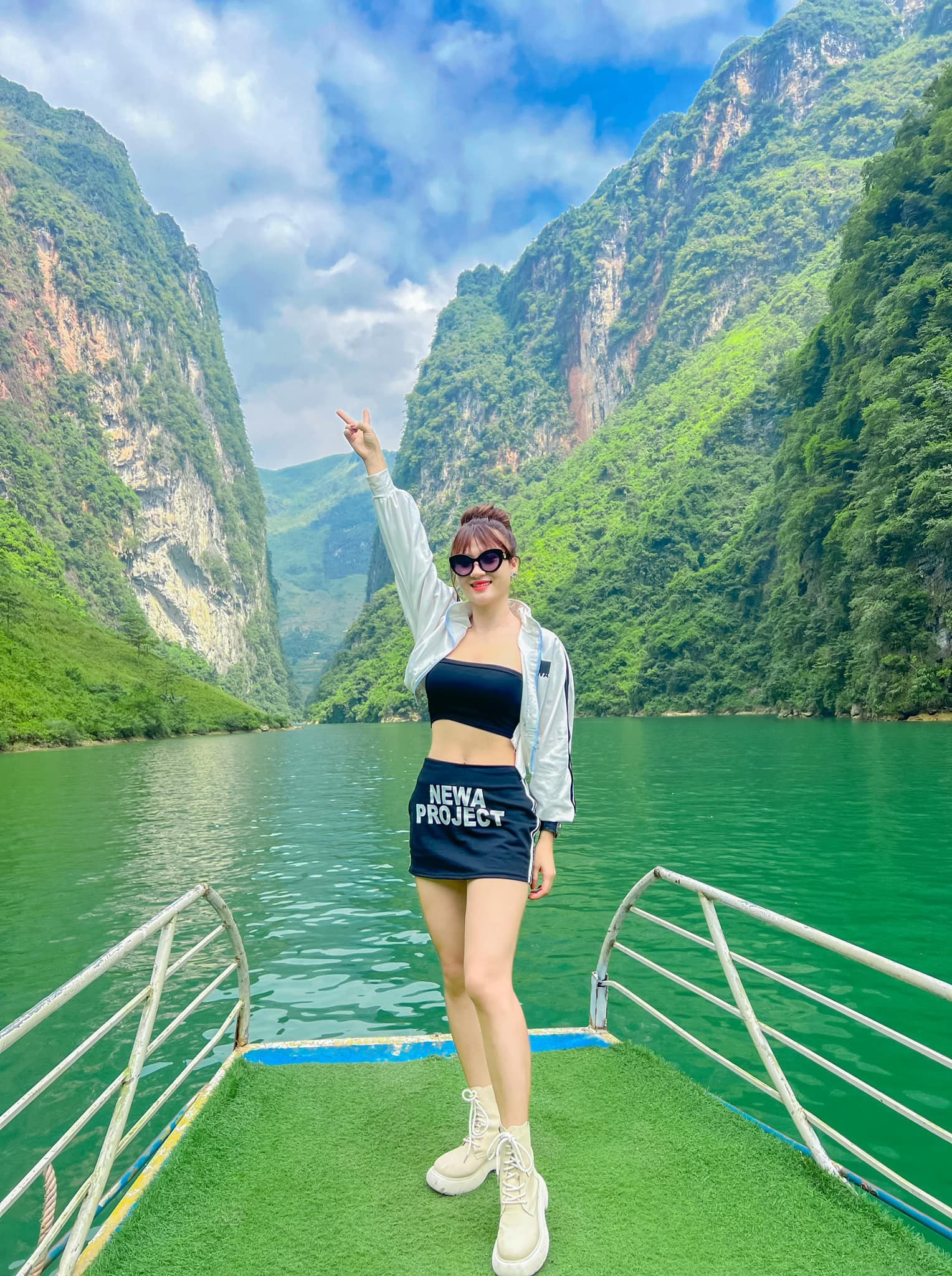 Cô gái Tuyên Quang xinh đẹp, Tiktoker nổi tiếng và đam mê lái xe tải 30 tấn Cô gái Tuyên Quang xinh đẹp, Tiktoker nổi tiếng và đam mê lái xe tải 30 tấn