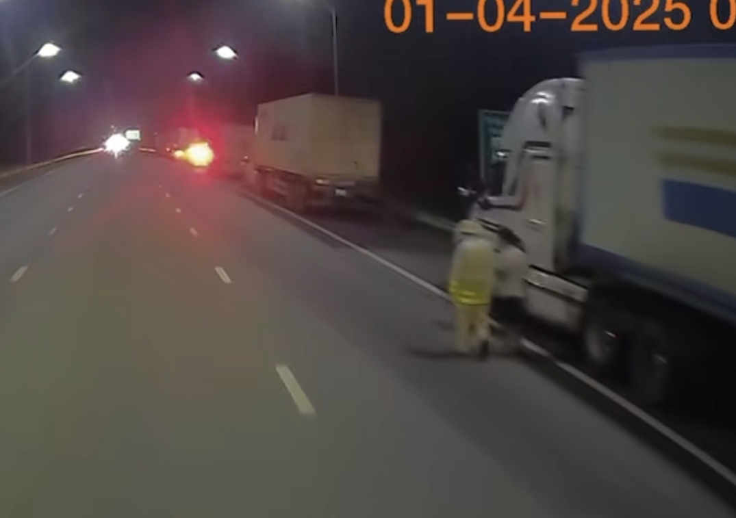 Cảnh báo nhiều ô tô có thể bị phạt vì dừng nghỉ trên cao tốc Nghi Sơn - Diễn Châu