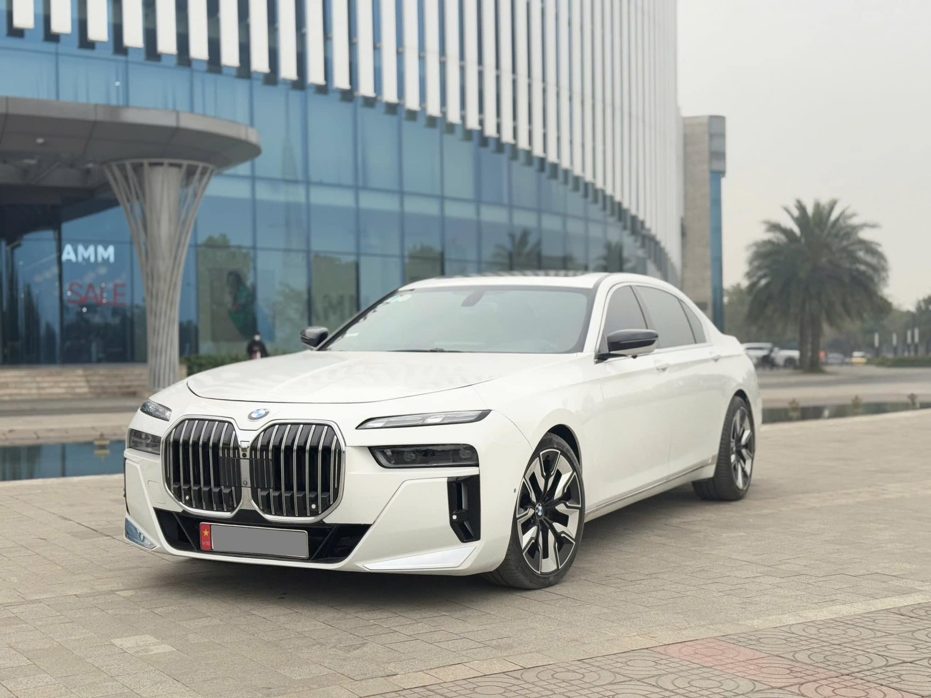 BMW 750Li 2010 "hóa thân" thành 7-Series 2025, giá hơn 800 triệu đồng BMW 750Li 2010 "hóa thân" thành 7-Series 2025, giá hơn 800 triệu đồng