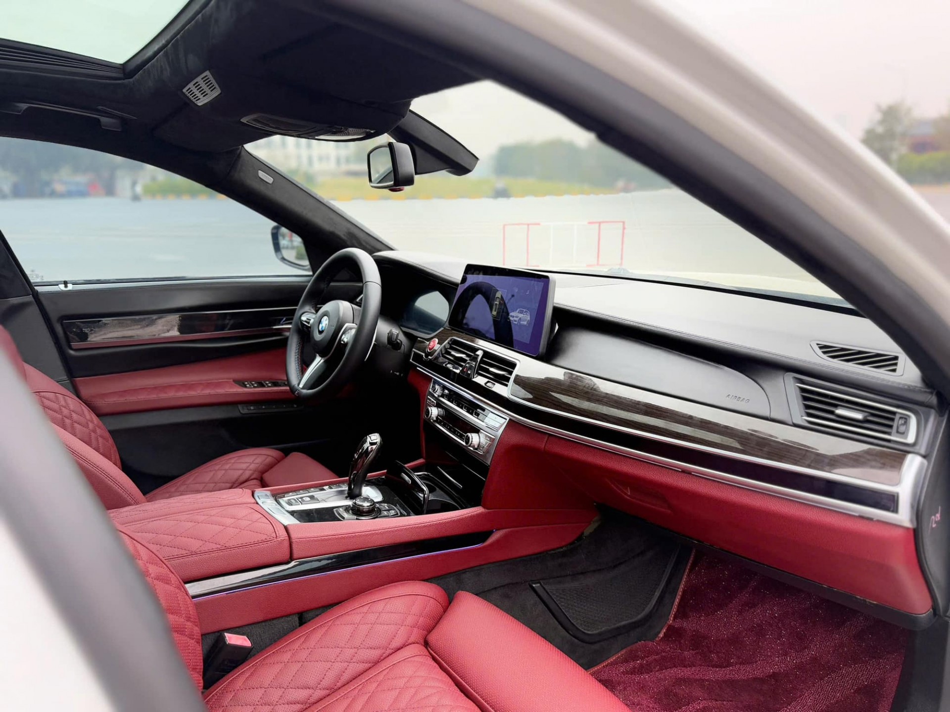 BMW 750Li 2010 "hóa thân" thành 7-Series 2025, giá hơn 800 triệu đồng BMW 750Li 2010 "hóa thân" thành 7-Series 2025, giá hơn 800 triệu đồng