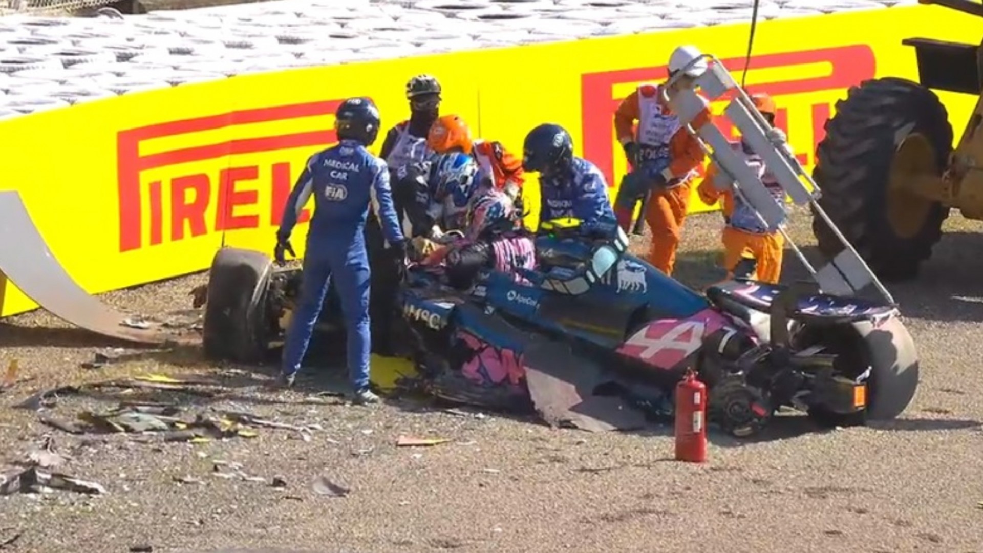 Tay đua F1 bình an sau tai nạn ở tốc độ gần 300 km/h