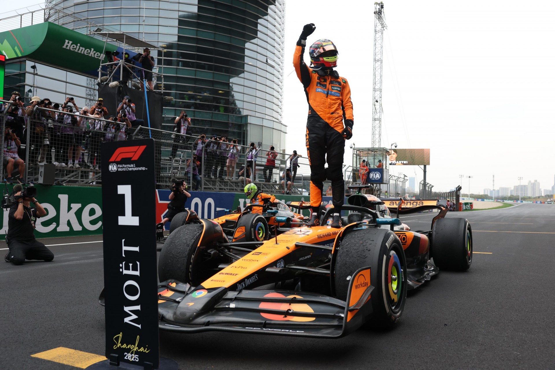F1 2025: McLaren khởi đầu rực rỡ, Ferrari gây thất vọng, mùa giải mở ra cuộc đua khốc liệt F1 2025: McLaren khởi đầu rực rỡ, Ferrari gây thất vọng, mùa giải mở ra cuộc đua khốc liệt