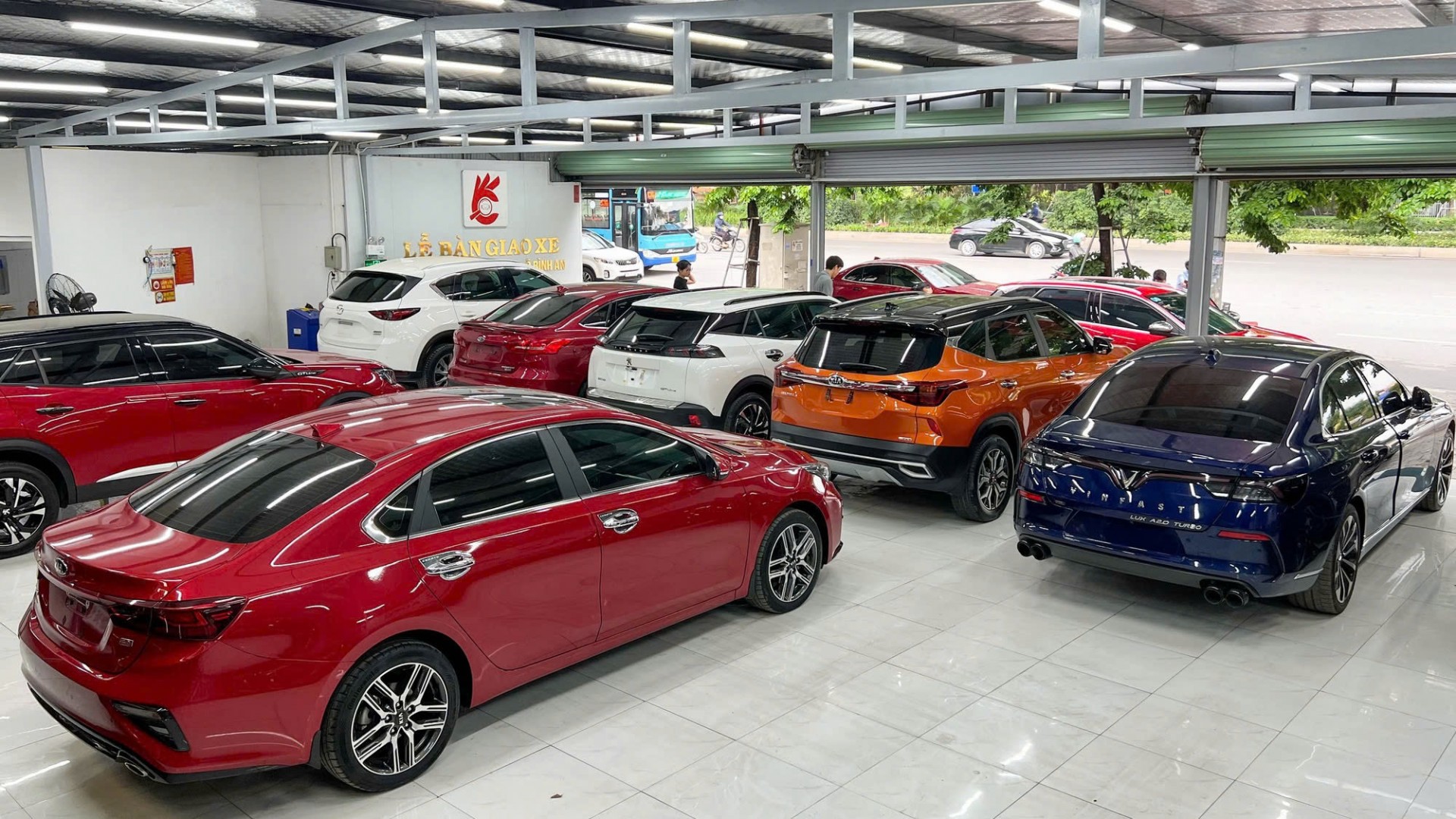 Lượng bán ô tô tháng 3/2025 tăng mạnh Lượng bán ô tô tháng 3/2025 tăng mạnh