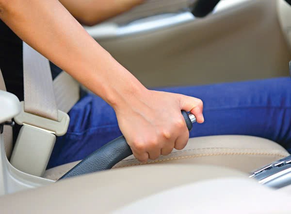 Dừng đèn đỏ để số P hay N Dừng đèn đỏ để số P hay N