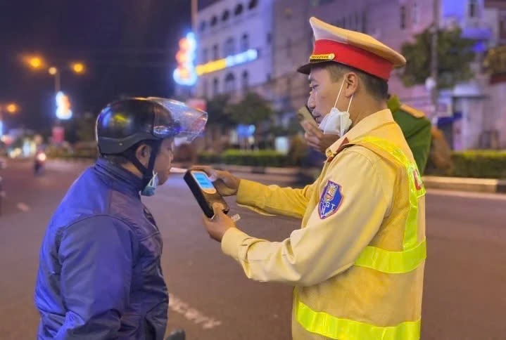 Uống rượu sau bao lâu thì hết nồng độ cồn? Uống rượu sau bao lâu thì hết nồng độ cồn?