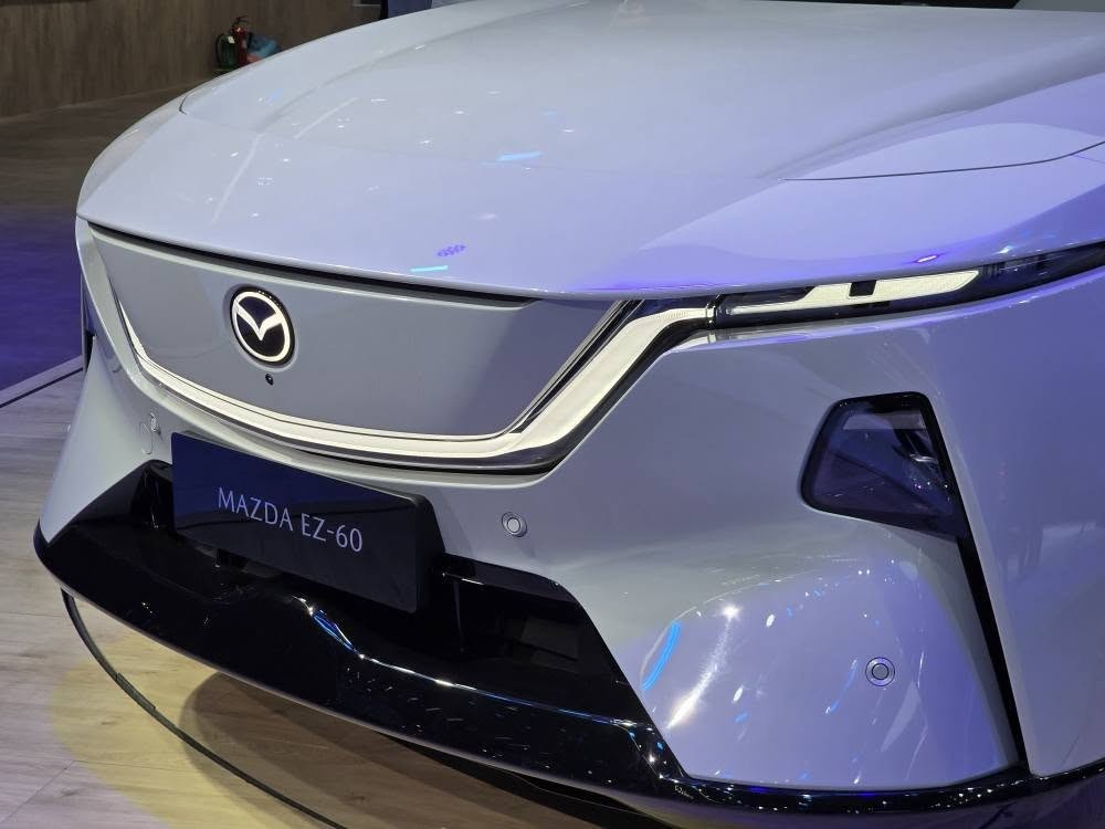 Mazda EZ-60 ra mắt, SUV điện thách thức Tesla Model Y Mazda EZ-60 ra mắt, SUV điện thách thức Tesla Model Y