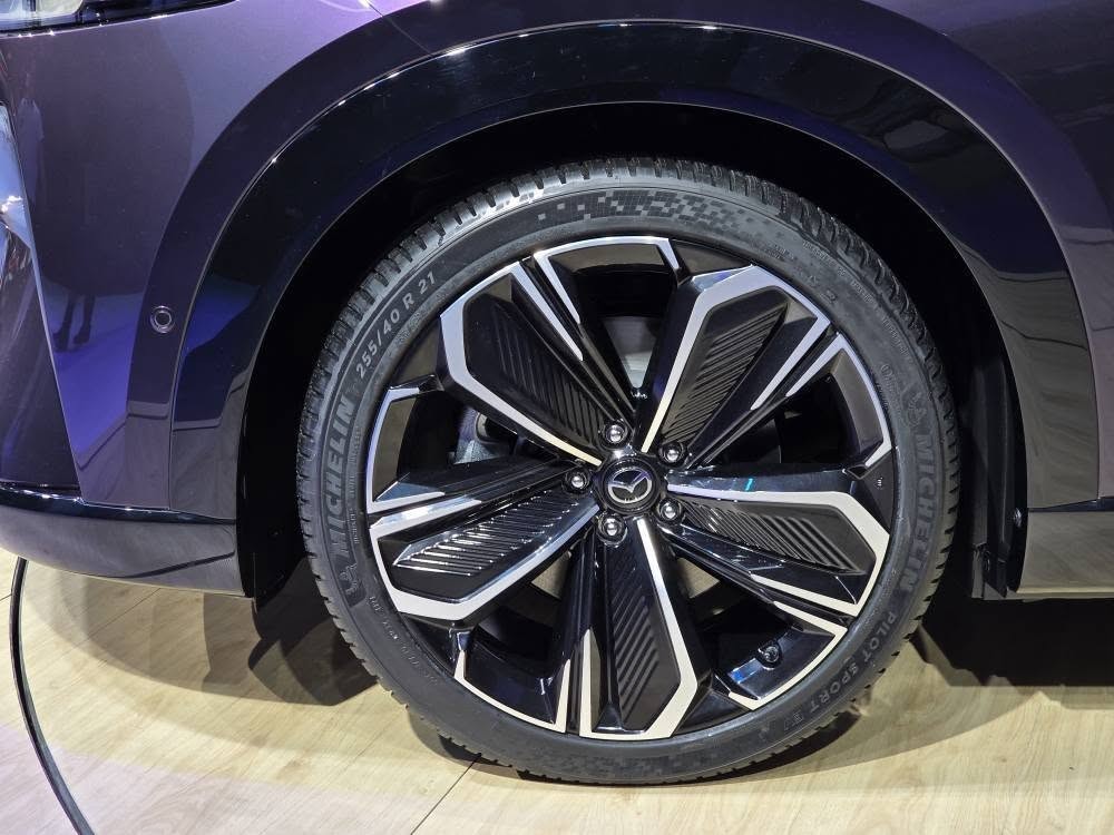 Mazda EZ-60 ra mắt, SUV điện thách thức Tesla Model Y Mazda EZ-60 ra mắt, SUV điện thách thức Tesla Model Y