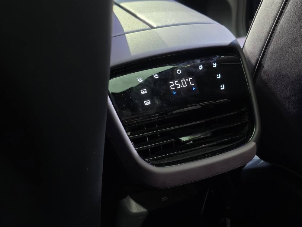 Mazda EZ-60 ra mắt, SUV điện thách thức Tesla Model Y Mazda EZ-60 ra mắt, SUV điện thách thức Tesla Model Y